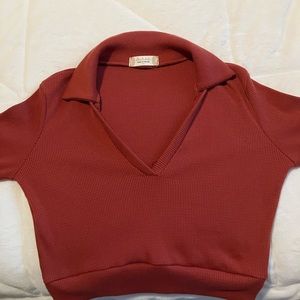 This is a super cute cropped long sleeve shirt!